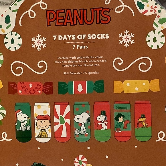 Peanuts Women’s Snoopy Gingerbread 7 Pairs 7 Days of Christmas Socks - Picture 4 of 5